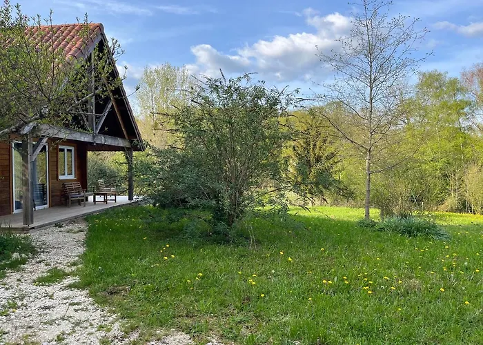Du Trefle בית נופש Chalais (Dordogne)